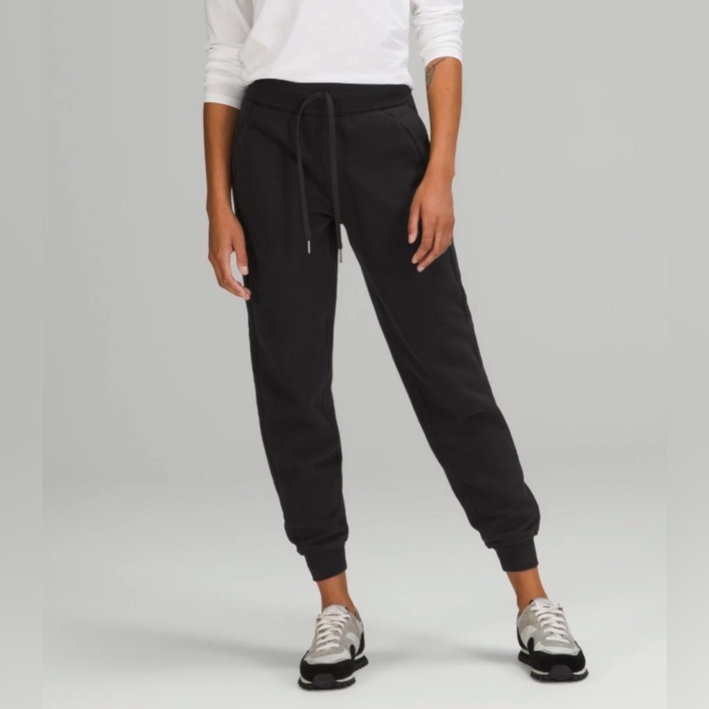 Lululemon Women’s Joggers Sweatpants black size 2 extra small
